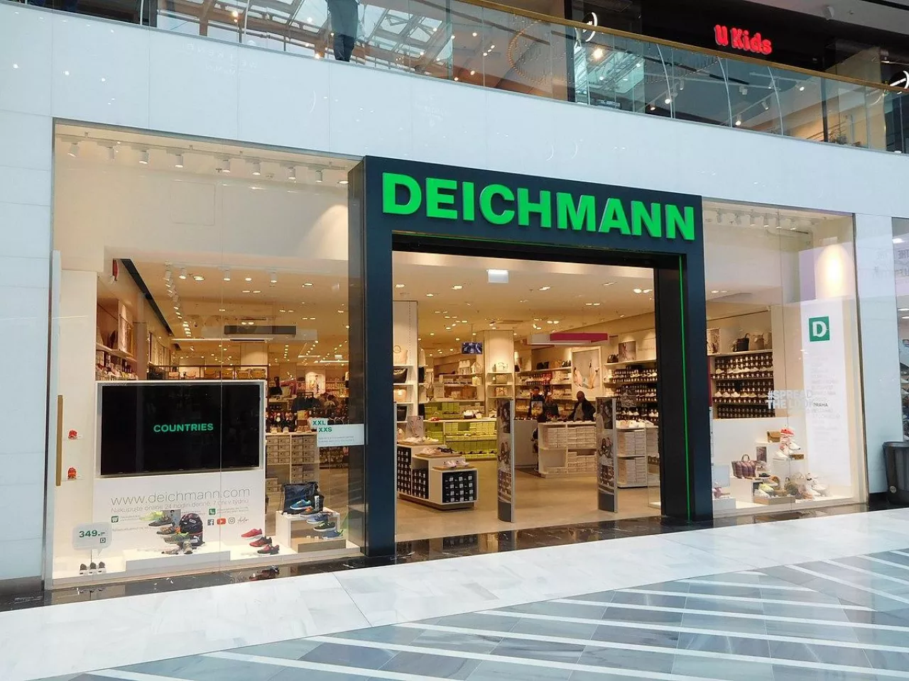 Na zdj. sklep sieci Deichmann w Pradze (fot. Jiri Matejicek/Wikimedia Commons, na lic. CC BY-SA 3.0)