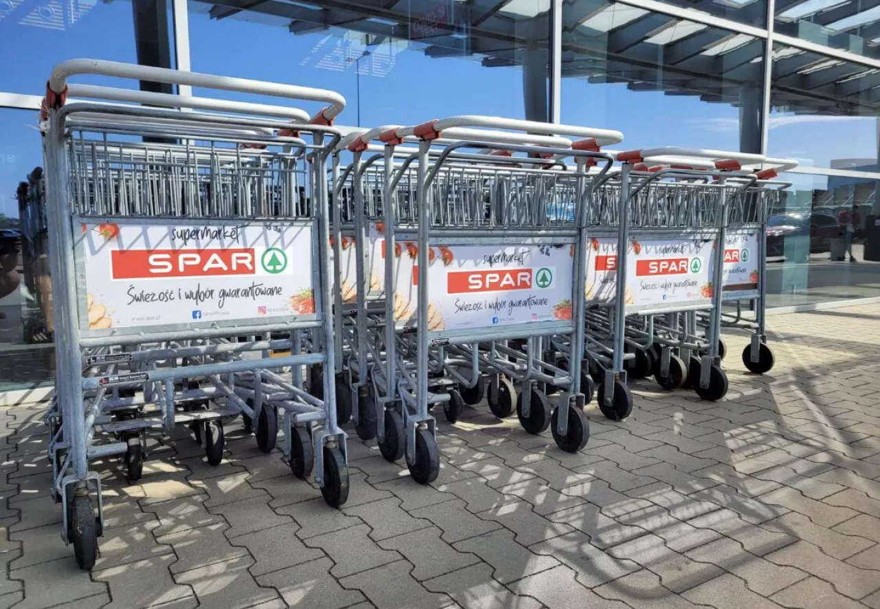 Sklepy Spar promują markę na lotnisku w Poznaniu (Spar/Linkedin)