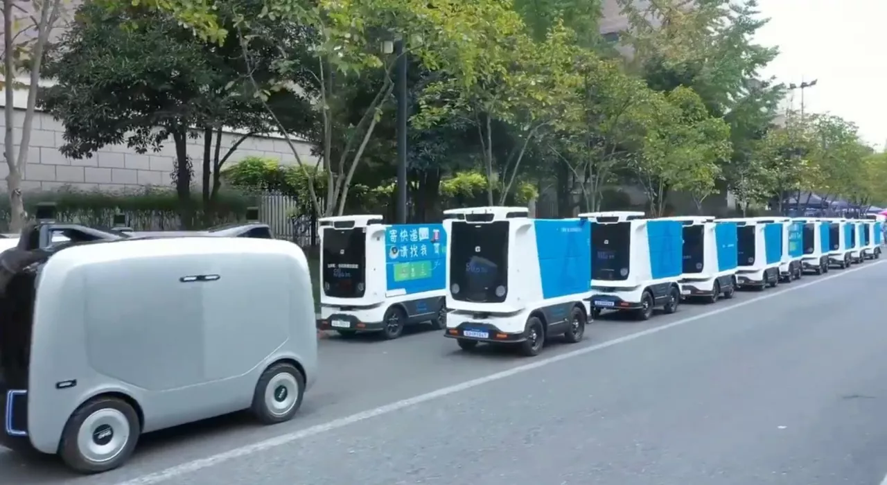 Flota robotów Alibaby (Źródło: Alizila (zrzut ekranowy))