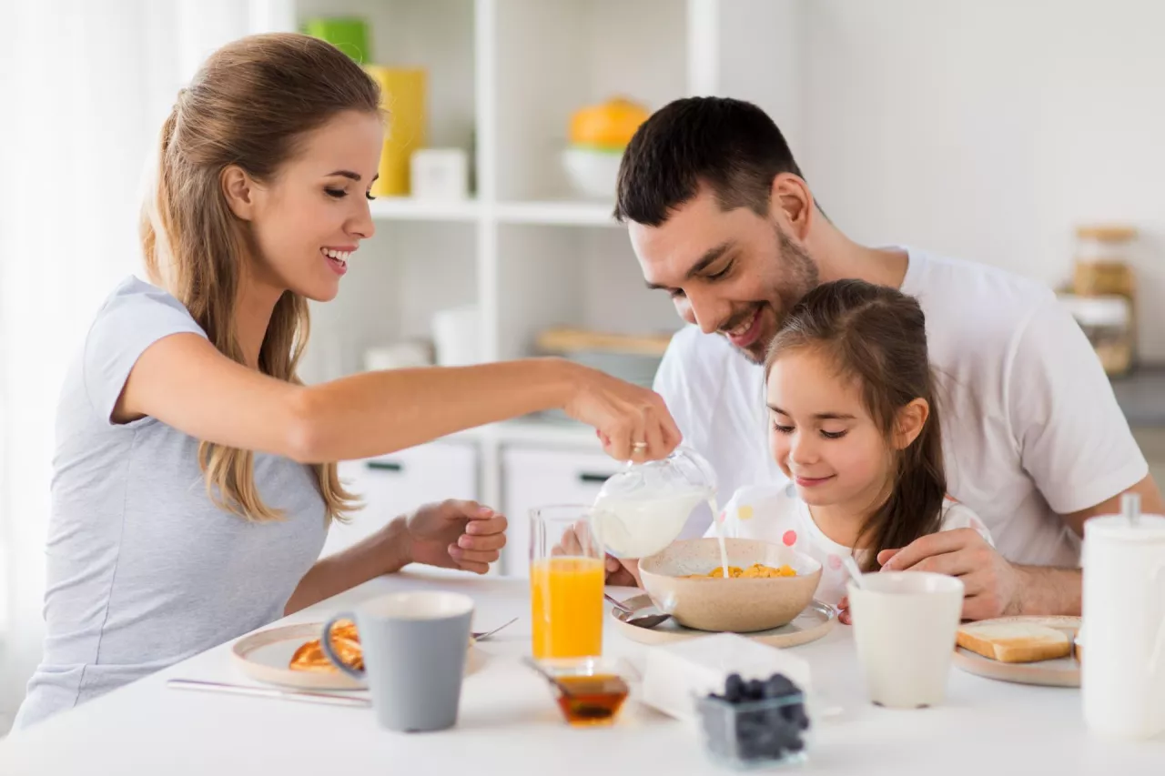 Nawet dzieci wiedzą, że śniadanie to najważniejszy posiłek w trakcie dnia (fot. Shutterstock)