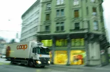 Ciężarówka sieci handlowej Coop (Unsplash.com)