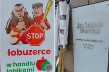 Protest Związku Sadowników RP po siedzibą Biedronki (Facebook.com/Związek Sadowników Rzeczpospolitej Polskiej)