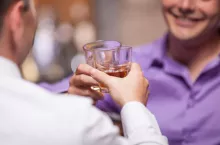 Nalewki przeżywają ostatnio silny rozwój, głównie ze względu na wzrost popularności alkoholi smakowych. (Shutterstock)
