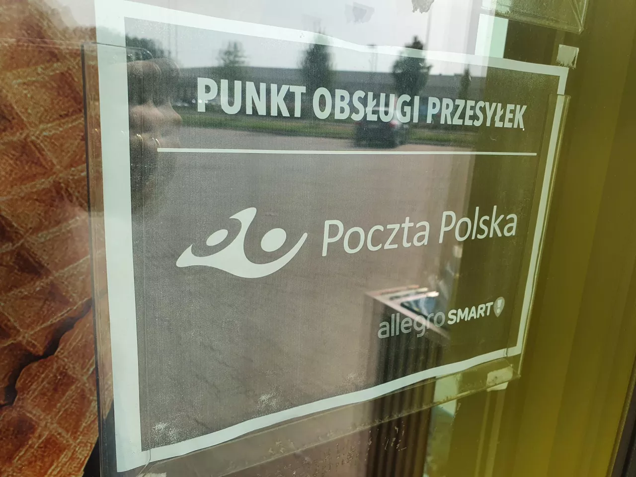 Niektóre Biedronki współpracują z Pocztą Polską. Stały się placówkami pocztowymi, co pozwala na handel w niedziele (fot. wiadomoscihandlowe.pl)