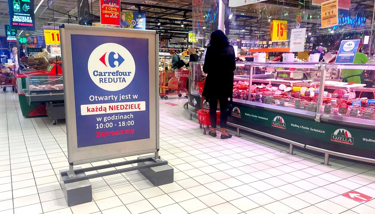 W niedziele objęte zakazem handlu czynnych jest 129 supermarketów i hipermarketów Carrefour (wiadomoscihandlowe.pl/MG)