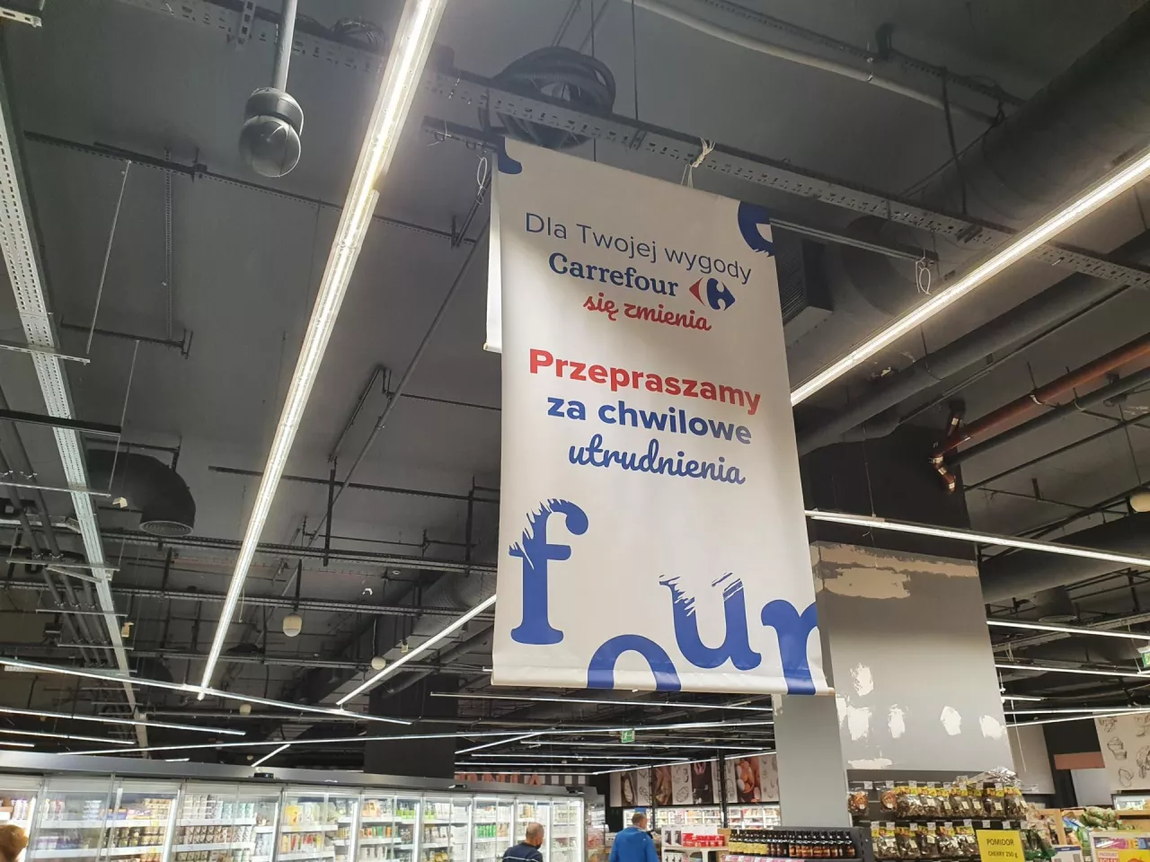 Na zdj. hipermarket Carrefour w warszawskiej Galerii Mokotów w trakcie remodelingu (fot. wiadomoscihandlowe.pl)