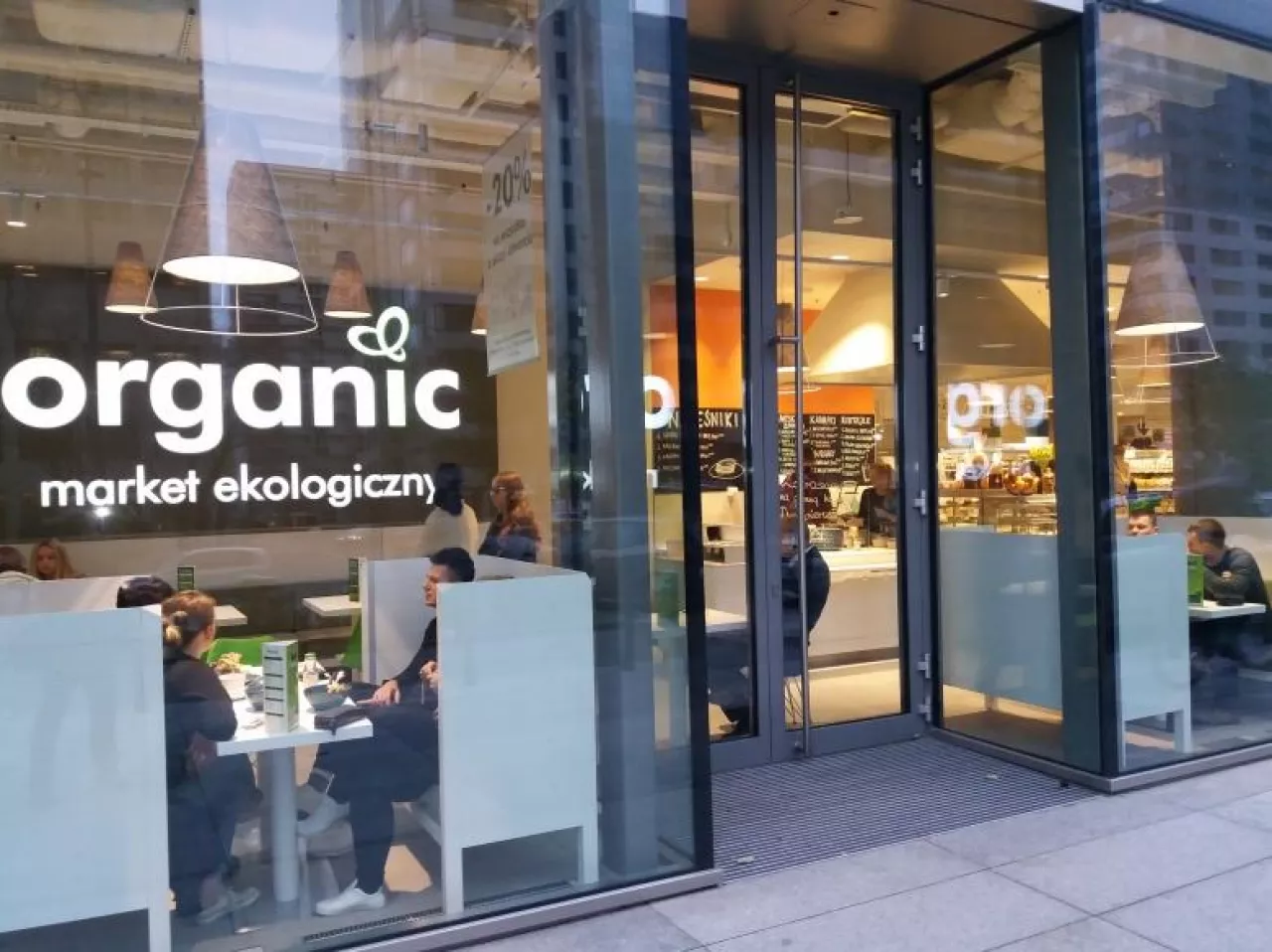 Organic Market - największy w Polsce market ekologiczny połączony z ekologicznym Bistro (fot. wiadomoscihandlowe.pl)