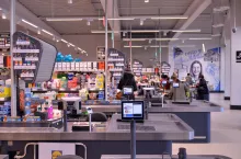 Lidl Polska wprowadził dodatek za pracę w niedziele dla pracowników sklepów i magazynów (Shutterstock)
