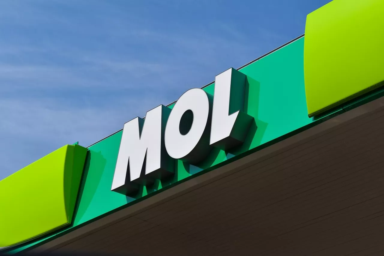 Stacja paliw MOL na Węgrzech (Shutterstock)