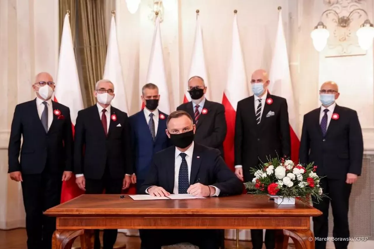 Prezydent Andrzej Duda podpisał ustawę o nowym święcie państwowym (fot. Marek Borawski/KPRP)