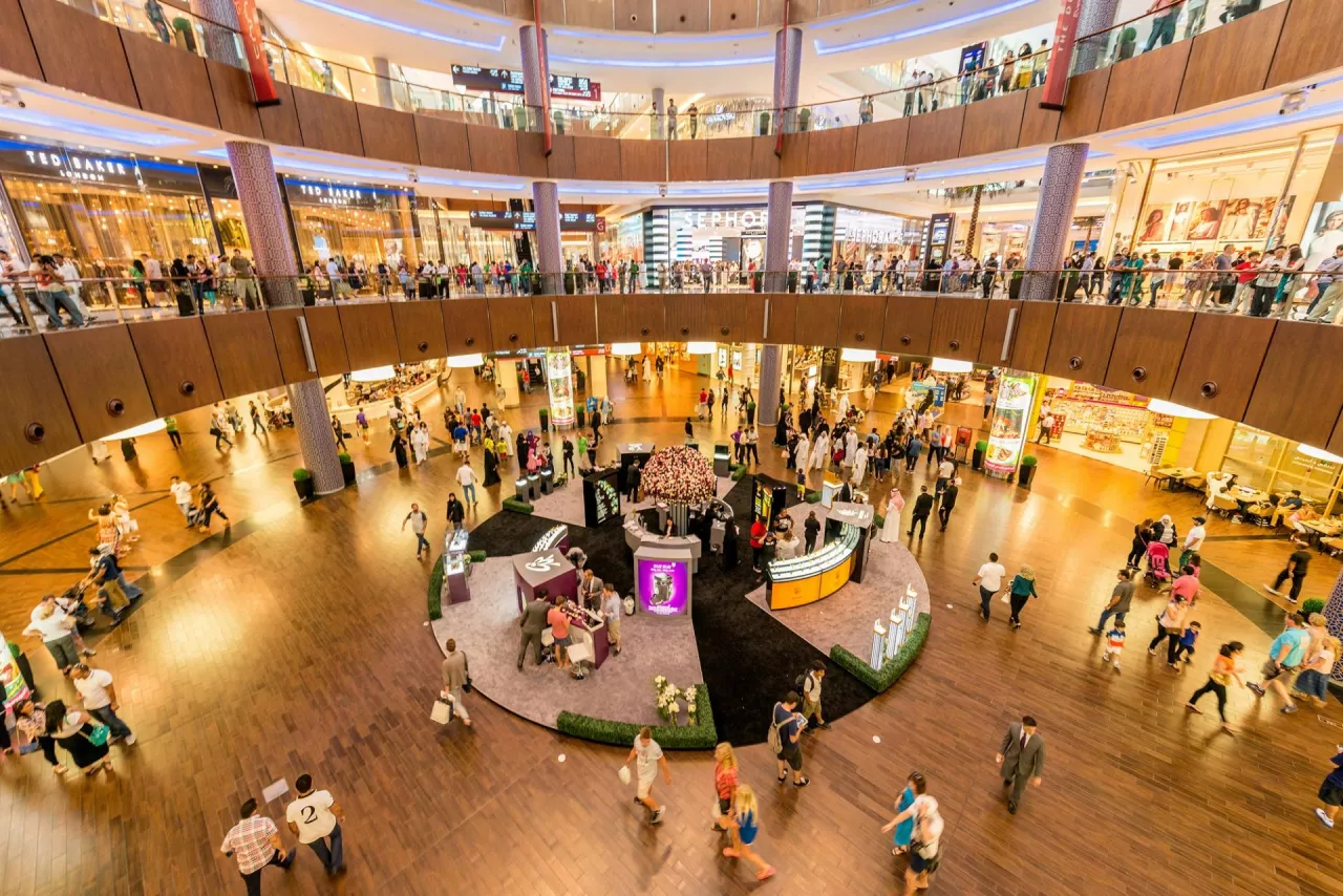 Na zdj. centrum handlowe w Dubaju, w Zjednoczonych Emiratach Arabskich (fot. Elnur / Shutterstock)