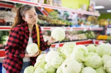 Cena w trakcie pandemii i w okresie podwyższonej inflacji odgrywa kluczową rolę w decyzjach zakupowych (fot. Shutterstock)