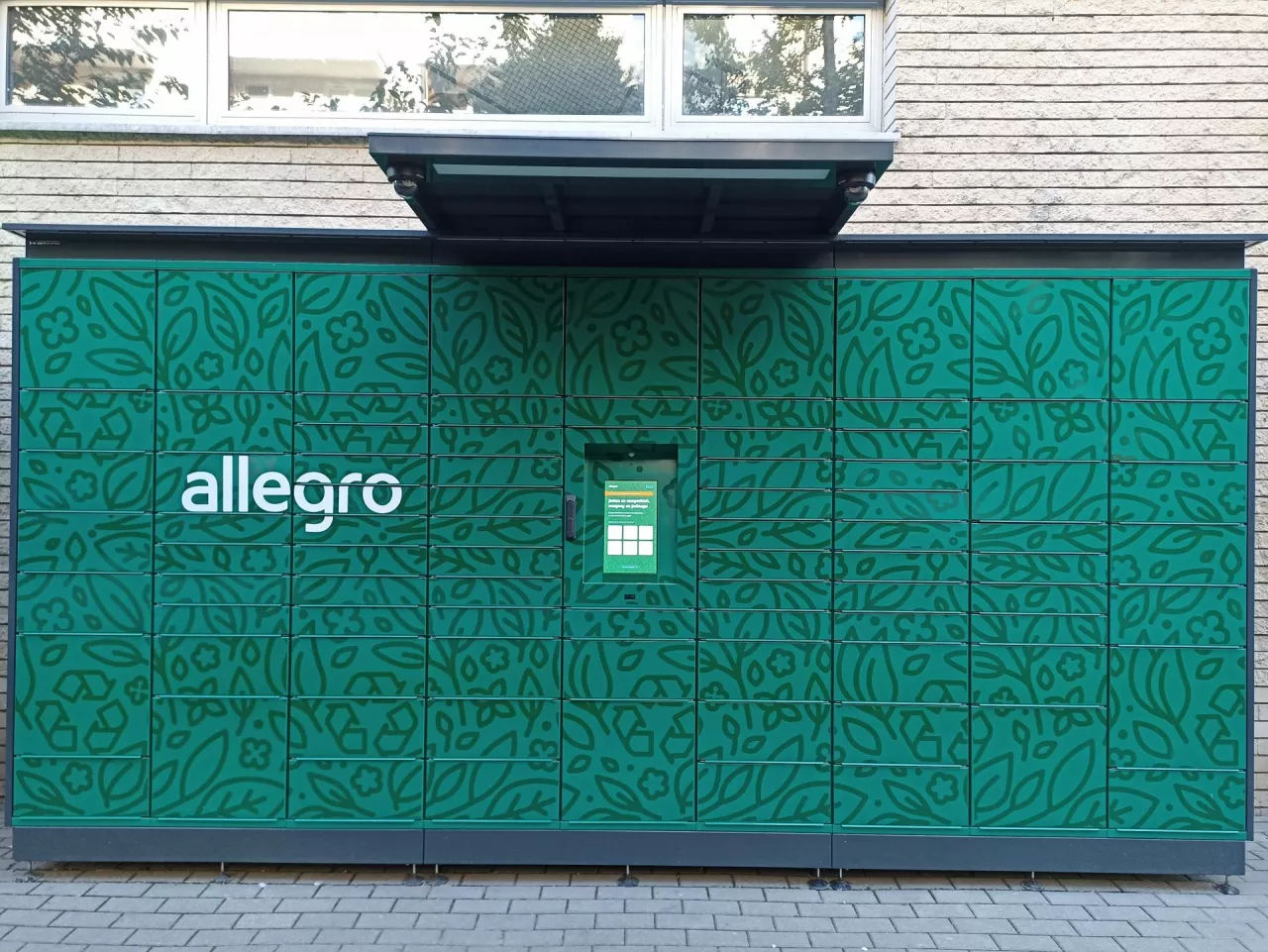 Maszyna paczkowa Allegro One Box (wiadomoscihandlowe.pl/AK)
