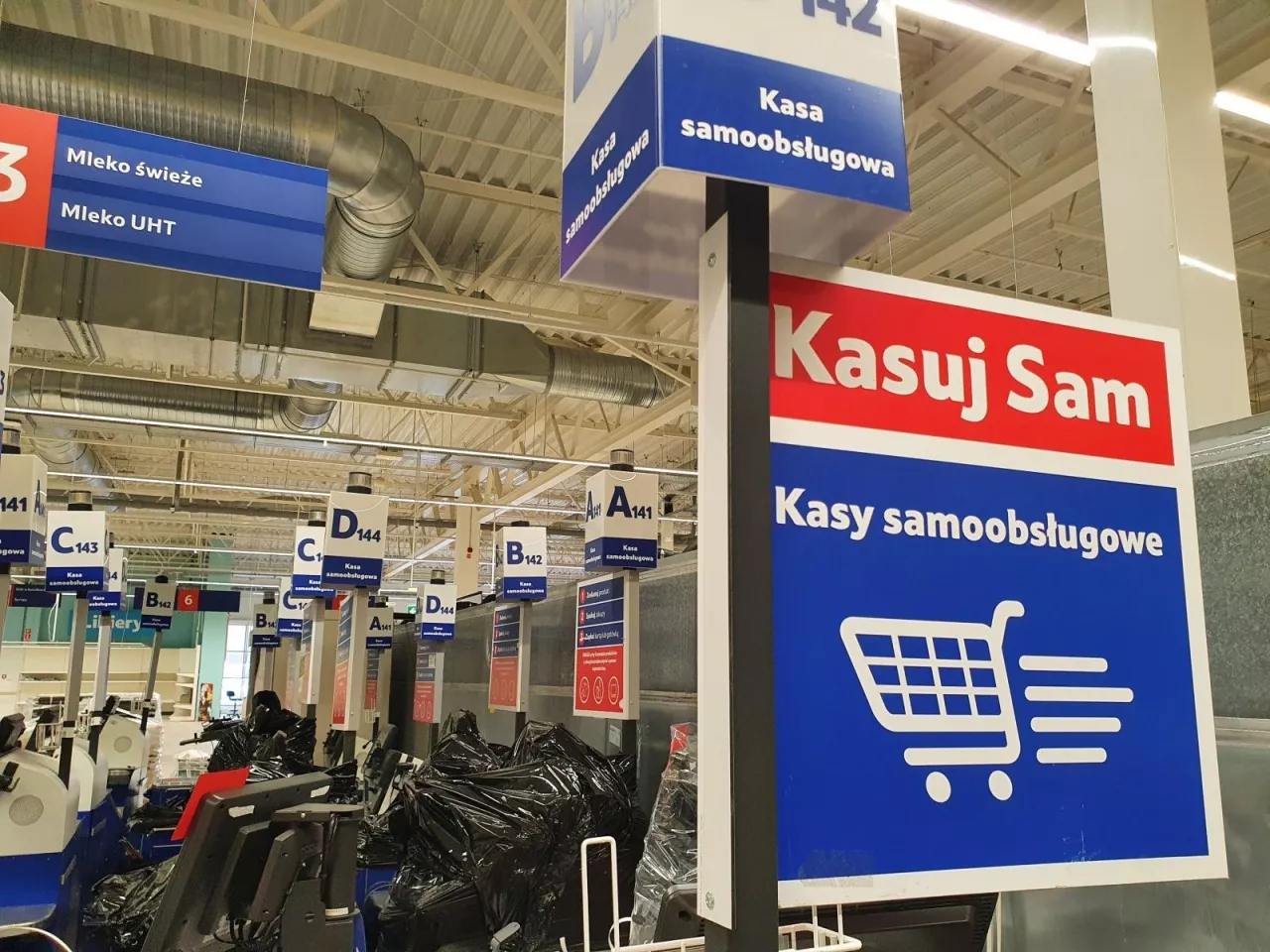 Tesco w Sochaczewie, sklep-magazyn rzeczy niesprzedanych (fot. wiadomoscihandlowe.pl)