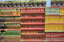 Regał z produktami i napojami w hipermarkecie Tesco (materiały własne)