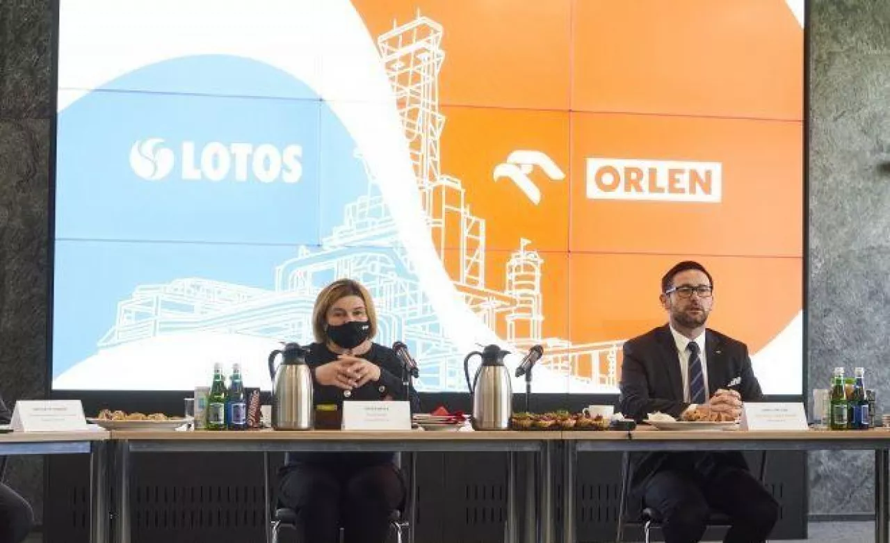Na zdjęciu: Zofia Paryła, prezes zarządu Grupy Lotos i Daniel Obajtek, prezes zarządu PKN Orlen (Grupa Lotos)