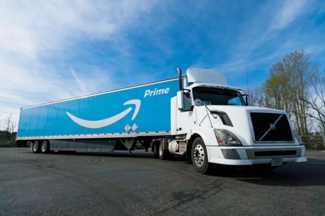 Ciężarówka Amazon Prime (fot. mat. prasowe Amazon)