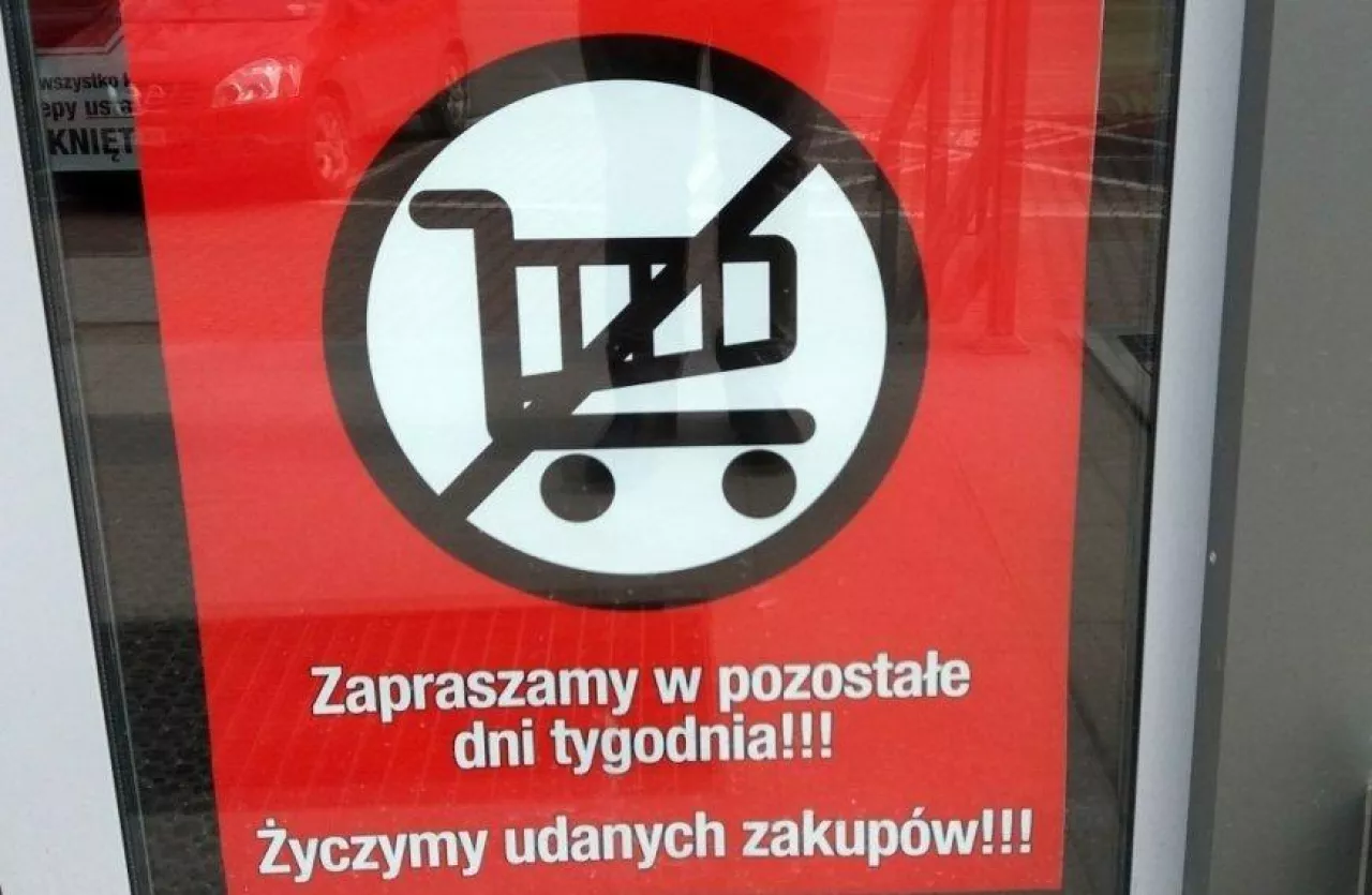 Inspektorzy pracy sprawdzili przestrzeganie przepisów o zakazie handlu w niedziele (fot. od Czytelniczki)