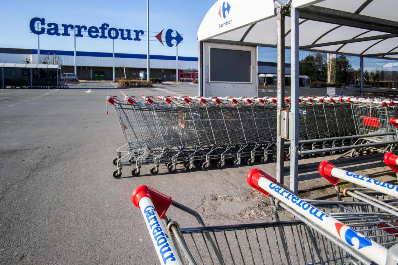 Carrefour Belgia (shutterstock)