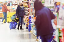 Zakupów w sklepach stacjonarnych obawia się równo połowa Polaków (fot. Łukasz Rawa/wiadomoscihandlowe.pl)