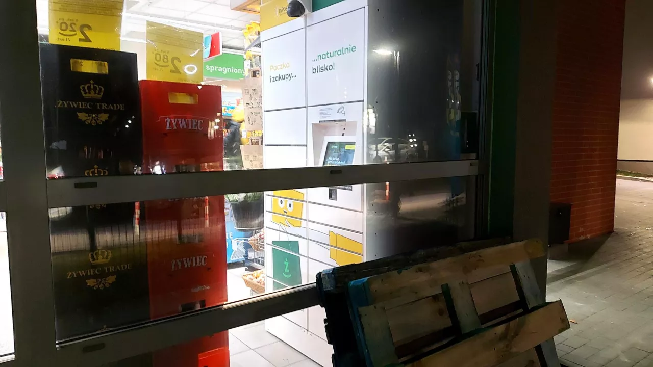 Tak wygląda paczkomat InPostu testowany wewnątrz sklepu sieci Żabka (wiadomoscihandlowe.pl)