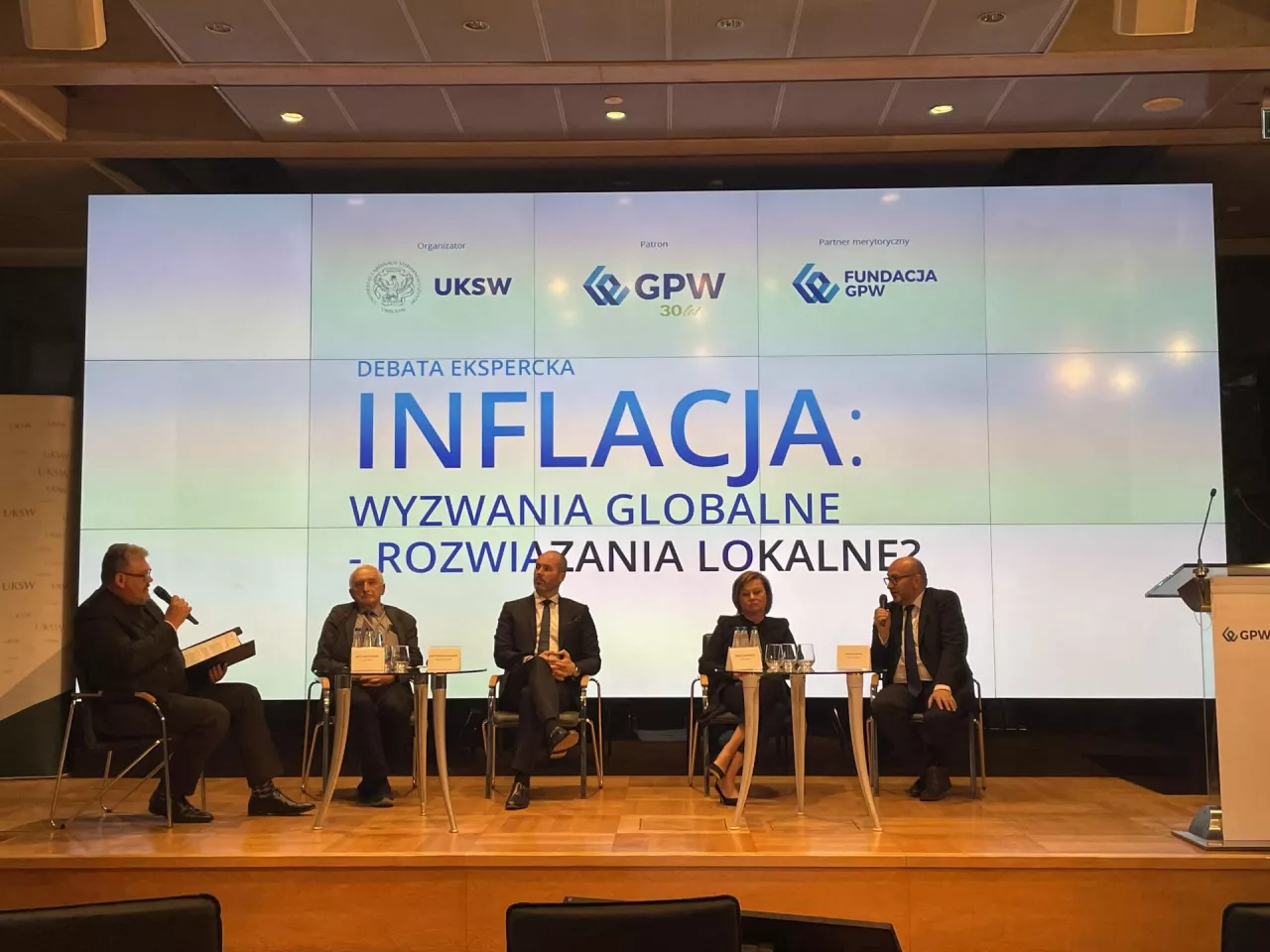 Debata pt. Inflacja: wyzwania globalne - rozwiązania lokalne?” (fot. Michał Kokoszkiewicz)