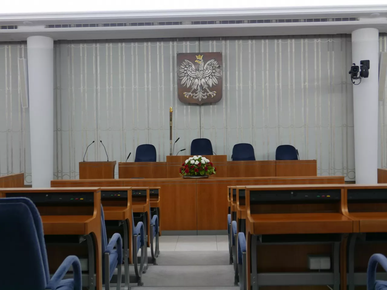 Na zdj. sala obrad Senatu (fot. Piotr Cierkosz / Shutterstock.com)
