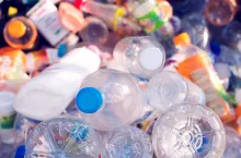 W Norwegii istnieje system kaucji za butelki i puszki nadające się do recyklingu. (fot. Shutterstock)