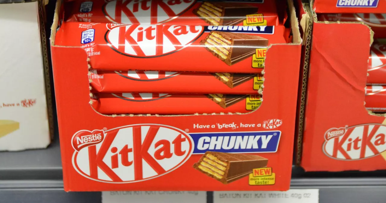 Batoniki KitKat produkowane są przez koncern Nestle (wiadomoscihandlowe.pl)