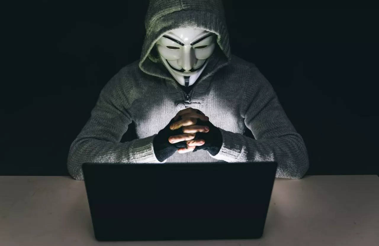 Grupa Anonymous ma na celowniku kilka spółek spożywczych (Shutterstock)