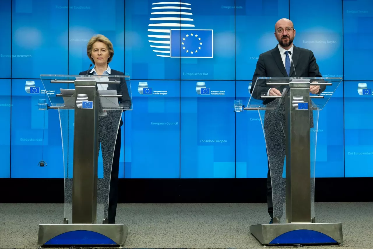 Szefowa Komisji Europejskiej Ursula von der Leyen i Charles Michel, przewodniczący Rady Europejskiej (fot. Alexandros Michailidis / Shutterstock)