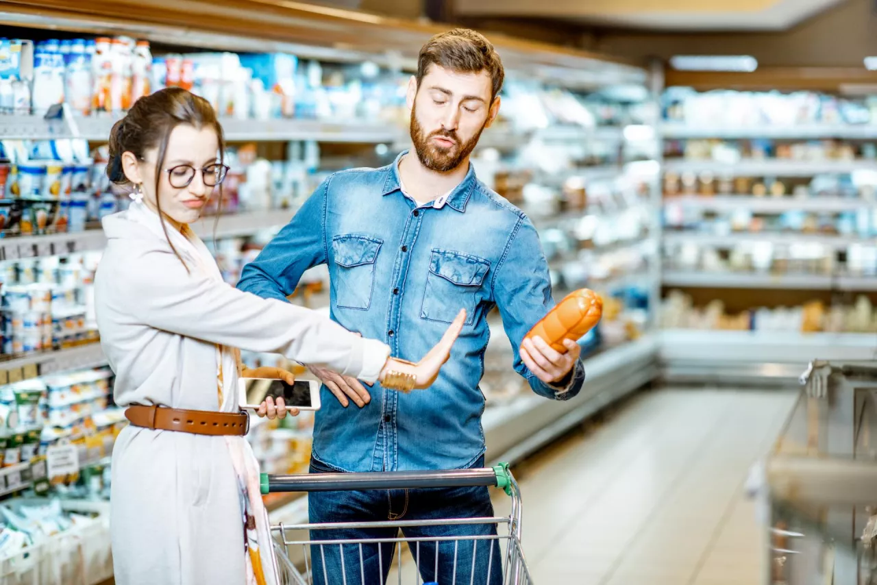 Polacy niezbyt ufają uczestnikom łańcucha dostaw żywności (Shutterstock)