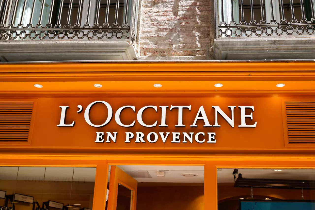 Francuska sieć kosmetyczna L‘Occitane zamyka wszystkie swoje sklepy w Rosji (shutterstock.com)