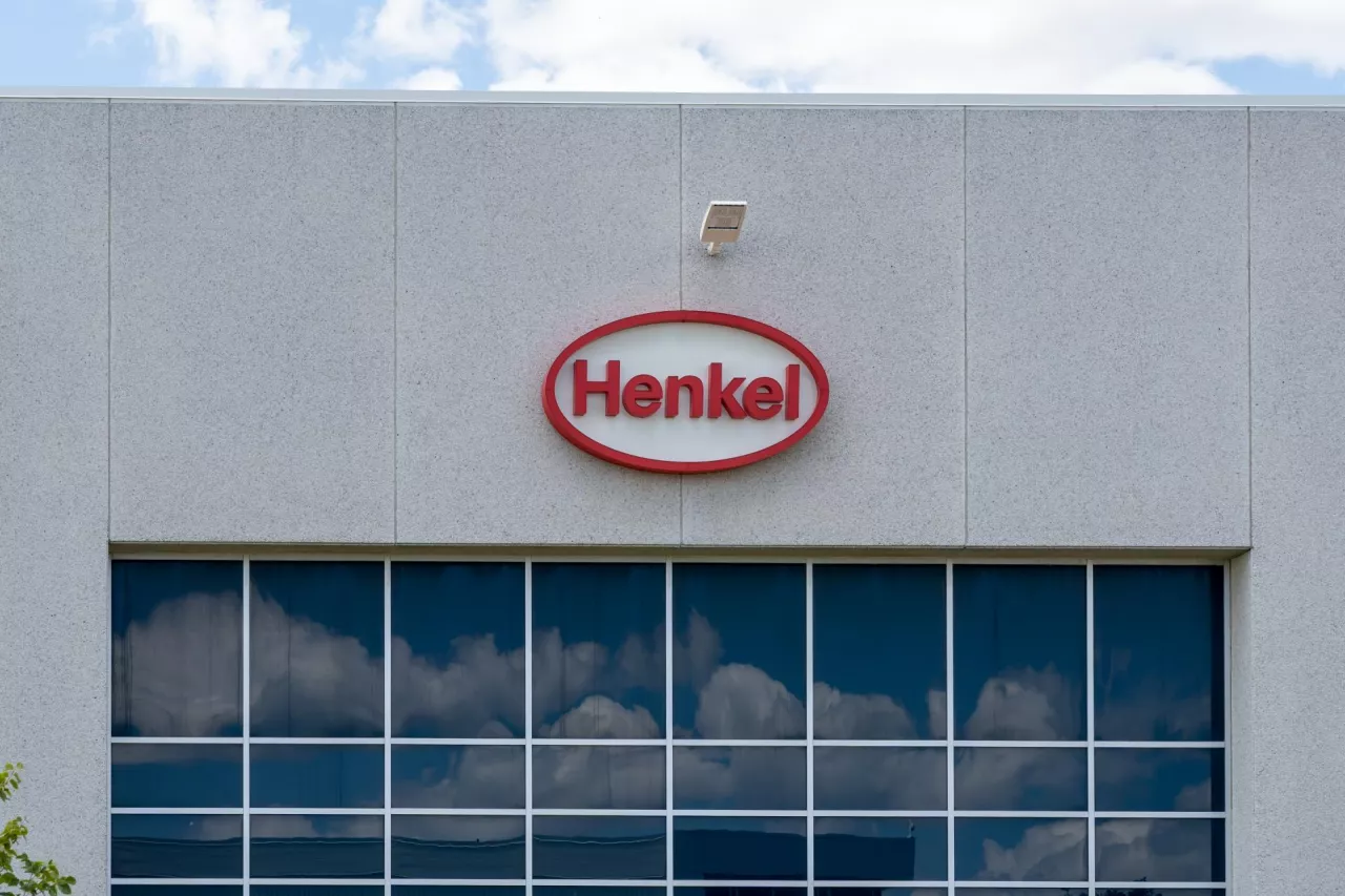 logo Henkel (Shutterstock)