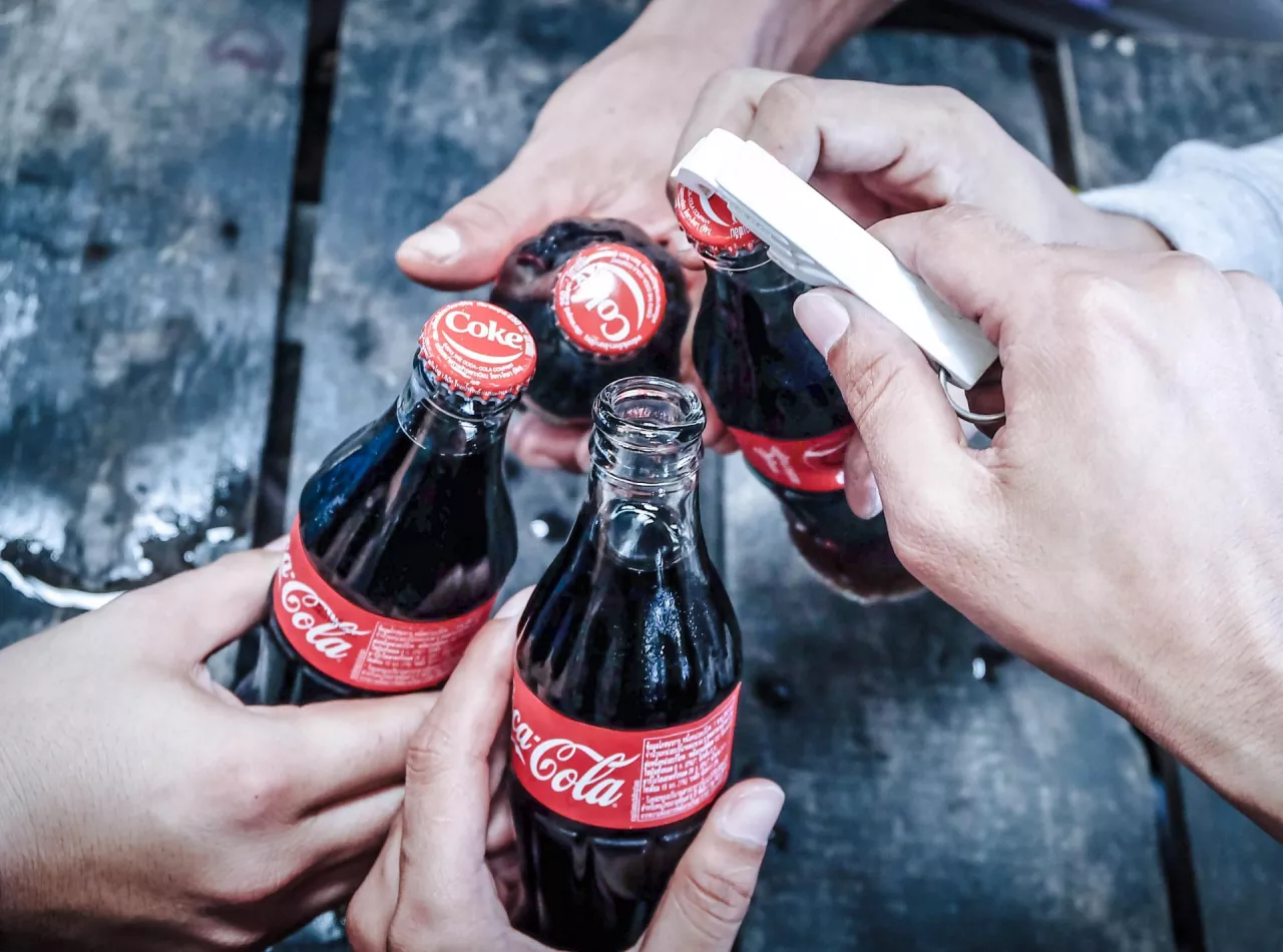 Coca-Cola odnotowuje wzrost sprzedaży (Shutterstock)