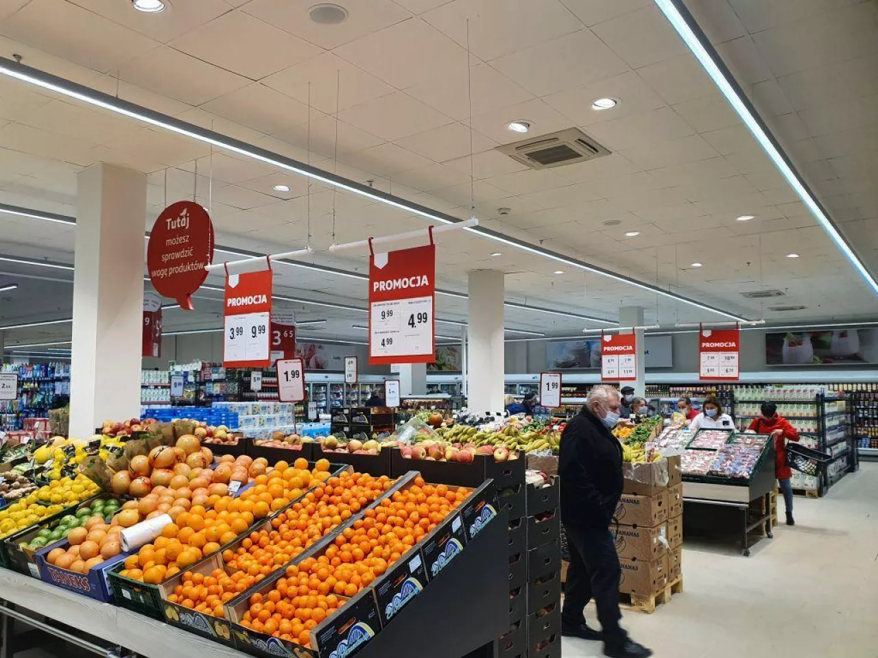 Z danych Listonic wynika, że produkty z Auchan były przed tegoroczną Wielkanocą dodawane do list zakupowych o połowę rzadziej niż przed tymi samymi świętami w roku ubiegłym (materiały prasowe)