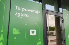 Tu powstaje Żabka (fot. wiadomoscihandlowe.pl)