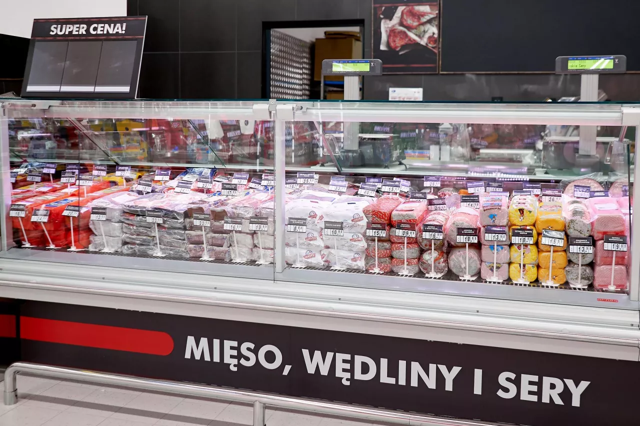 Coraz więcej sklepów Biedronki oferuje mięso, wędliny i sery z lady tradycyjnej (fot. Biedronka)