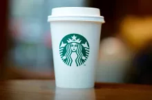 Starbucks wycofuje się z rosyjskiego rynku (fot. Ricko Pan/Unsplash)