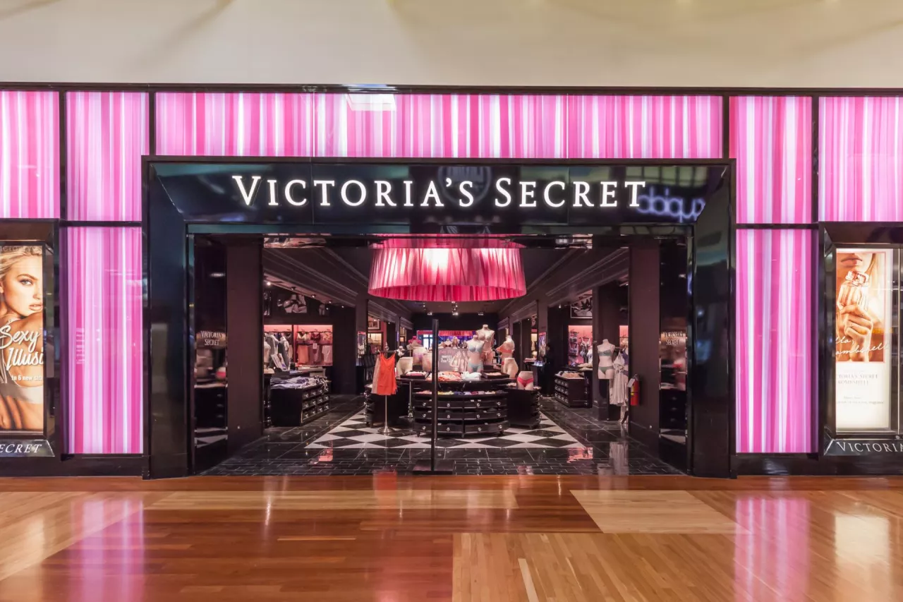 Sieć Victoria’s Secret uruchomiła platformę sprzedażową dla firm założonych lub prowadzonych przez kobiety (fot. Shutterstock)
