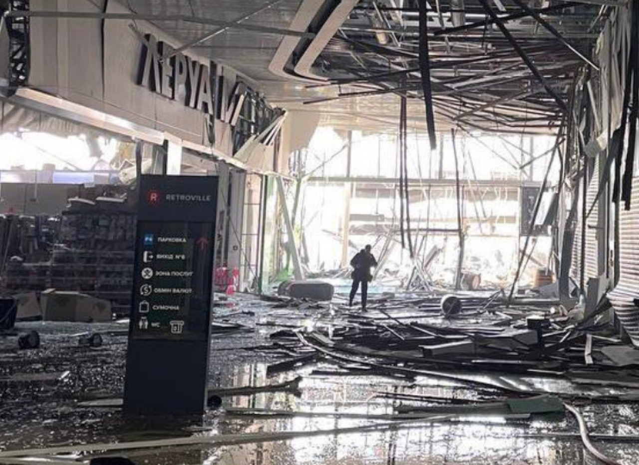 Uszkodzony sklep Leroy Merlin w Kijowie (fot. za: twitter.com/den_kazansky)