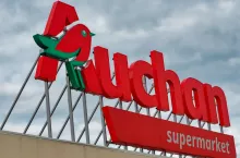 Logo sieci Auchan (fot. Łukasz Rawa/wiadomoscihandlowe.pl)