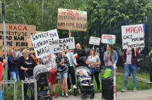 Protest pracowników Maga Foods przed budynkiem MSWiA w Warszawie, 14 czerwca 2022 r. (fot. wiadomoscihandlowe.pl)