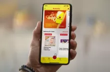 Kadr z reklamy aplikacji mobilnej Biedronki (youtube.com/BIEDRONKA)