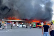 Płonące centrum handlowe w Kremenczuku (Źródło: Twitter / screen)