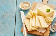 Cena masła w małych sklepach w ciągu roku zwiększyła się o ponad 50 proc. (fot. Shutterstock)