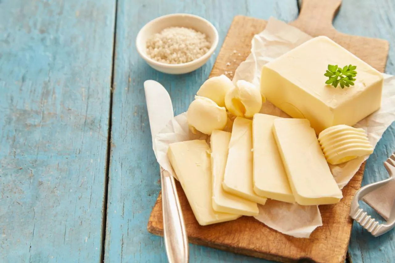 Cena masła w małych sklepach w ciągu roku zwiększyła się o ponad 50 proc. (fot. Shutterstock)