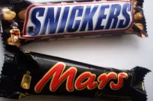 Batony Snickers i Mars (fot. Wikimedia Commons, na lic. CC BY-3.0) ()