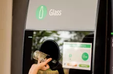 Automat dla opakowań szklanych (fot. Daria Nipot / Shutterstock)