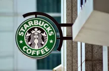 Amerykańska sieć Starbucks sprzeda 130 swoich kawiarni w Rosji założycielowi firmy Pinskiy &amp; Co, Antonowi Pińskiemu (shutterstock.com)